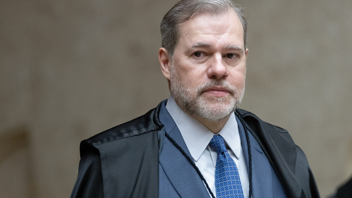 Condução do relator e ministro Dias Toffoli no caso Master e conexão de parentes com resort de luxo geram críticas e questionam a atuação do ministro do STF