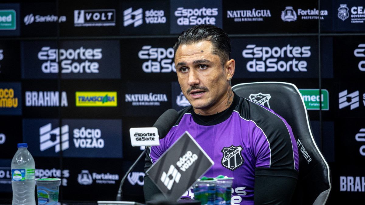 Vina em entrevista coletiva do Ceará