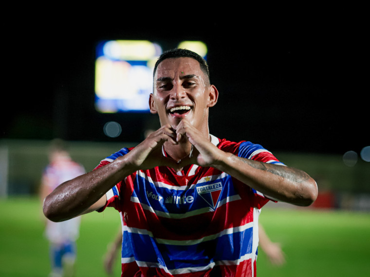 Volante Rodrigo marcou gol do Fortaleza e se emocionou