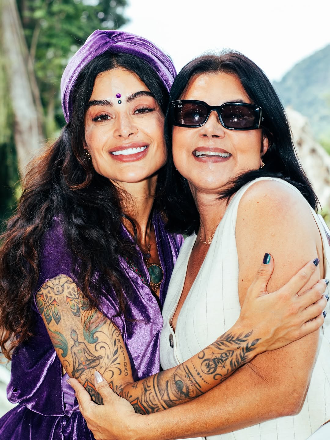 <p><span style=font-weight: 400;>Incentivada pela mãe, artista plástica, Aline iniciou aulas de balé aos três anos. Após ser reprovada em diversos testes, integrou o Balé do </span><b>“Domingão do Faustão”</b><span style=font-weight: 400;> entre 2011 e 2014, período em que ganhou projeção nacional.</span></p>
