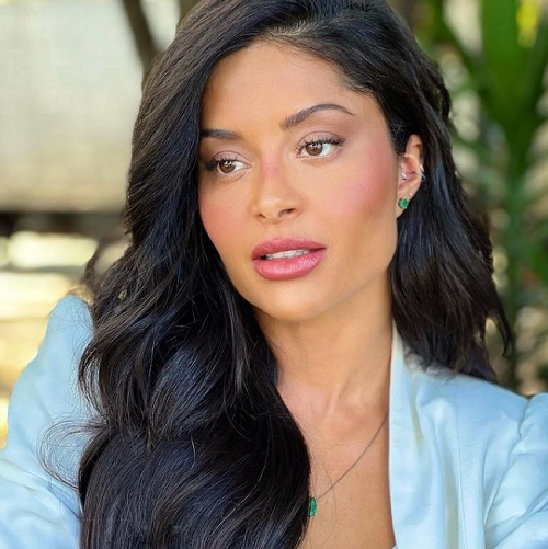 <p><span style=font-weight: 400;>Com sua participação no reality, reacenderam-se discussões sobre estética, autoestima e responsabilidade médica, já que mudanças desse tipo têm se tornado cada vez mais comuns entre figuras públicas.</span></p>
