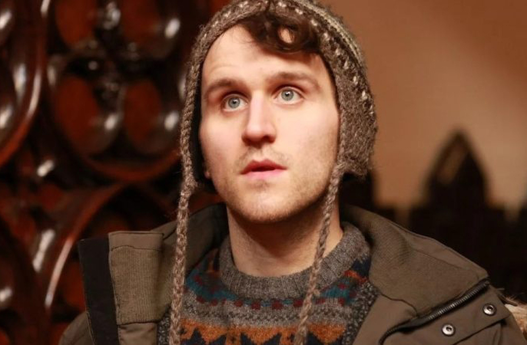 <p>Hoje, ele é considerado um dos talentos mais promissores do cinema britânico. Sua carreira, aliás, é marcada por escolhas inteligentes, papéis complexos e uma capacidade rara de desaparecer dentro dos personagens.</p>
