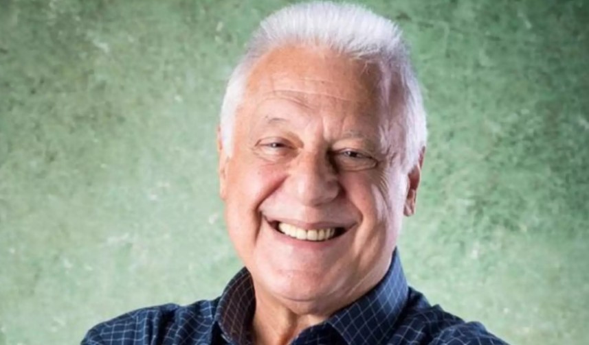 <p><span style=font-weight: 400;>A novela parte do assassinato do empresário Artur Brandão, personagem de Antonio Fagundes, e acompanha os desdobramentos do crime ao longo de seis anos. O elenco reúne nomes como Tony Ramos, Isabel Teixeira, Alexandre Borges, Agatha Moreira, Letícia Colin, Chay Suede e Mariana Ximenes.</span></p></div>

<!-- INTERBANNER 5 [RETANGULO(BR)] - DESKTOP - [INTERNAS] -->
<div class=