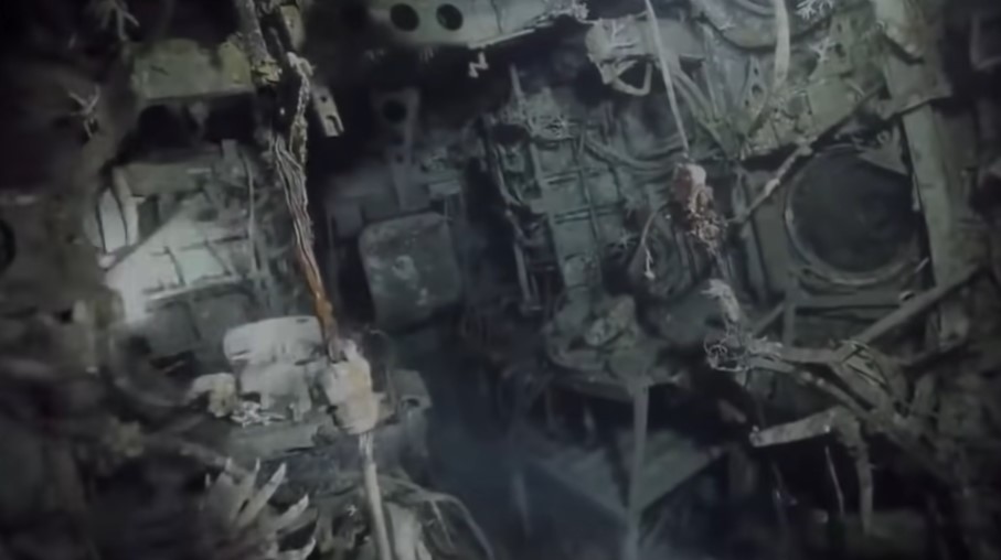 <p>Pesquisadores mergulhadores também encontraram restos de um avião identificado como um Sky Warriors A3.</p>
