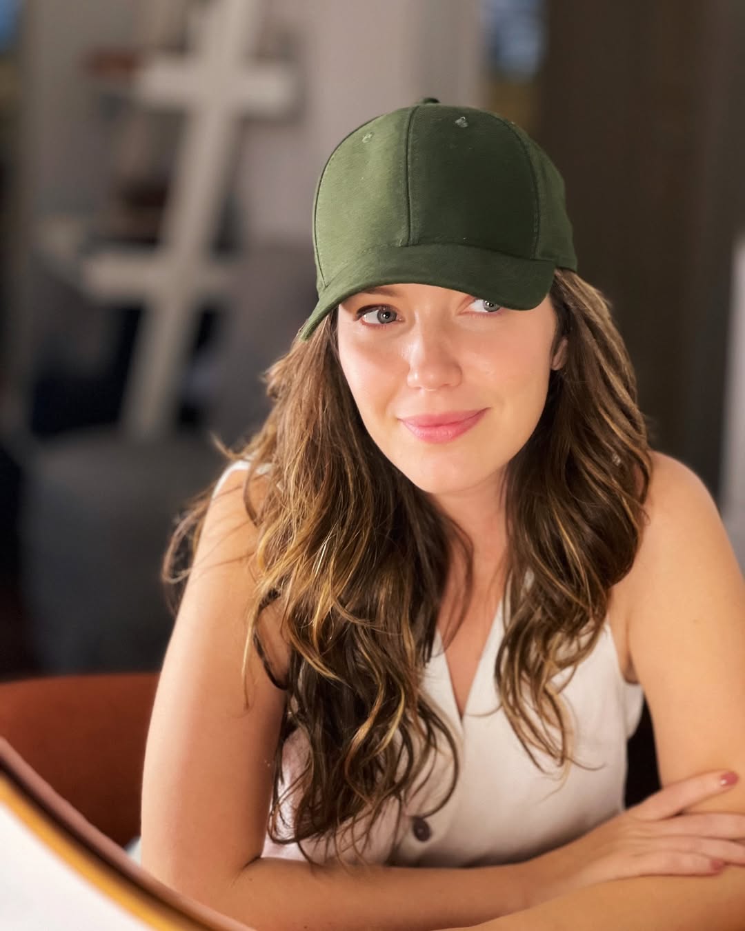 <p><span style=font-weight: 400;>No teatro, integrou elencos de peças como </span><b>“As Aventuras de Tom Sawyer”</b><span style=font-weight: 400;>, </span><b>“O Beijo no Asfalto”</b><span style=font-weight: 400;>, </span><b>“A Agonia do Rei”</b><span style=font-weight: 400;>, </span><b>“Fulaninha e Dona Coisa”</b><span style=font-weight: 400;> e </span><b>“Três Mulheres Altas”</b><span style=font-weight: 400;>.</span></p>
