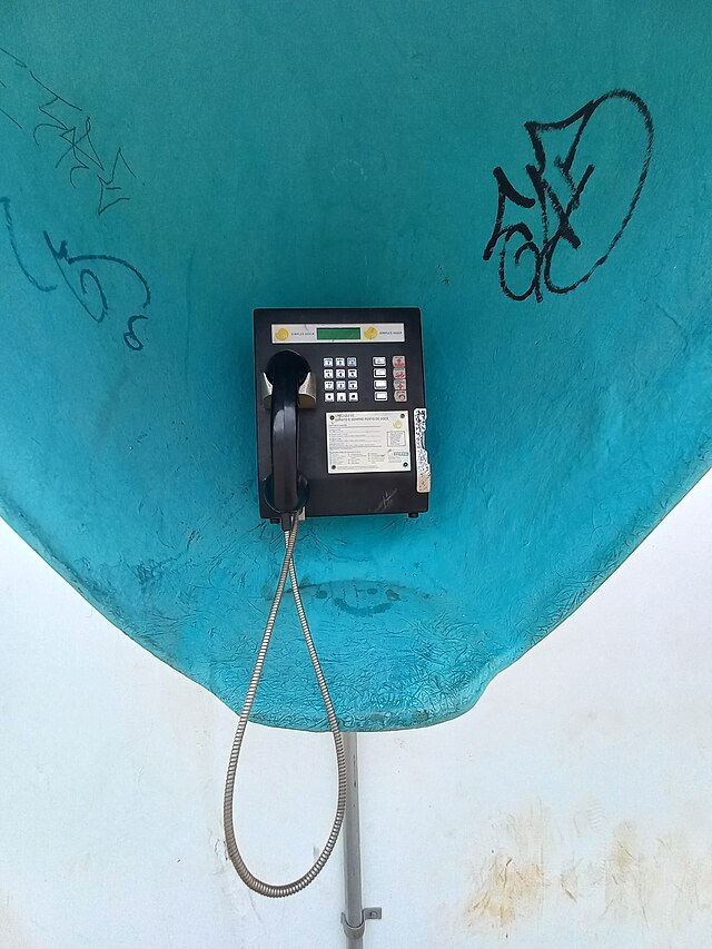 <p><span style=font-weight: 400;>A partir de uma lei aprovada em 2019, o serviço deixou de ser oferecido por meio de concessões e passou ao regime de autorizações, o que permitiu às operadoras antecipar a adaptação de seus contratos e se livrar de obrigações típicas de serviços considerados essenciais. </span></p><?php if (strpos(site('ds_site_link'), '/apostas') === false): ?>
  </div>

  <div data-type=