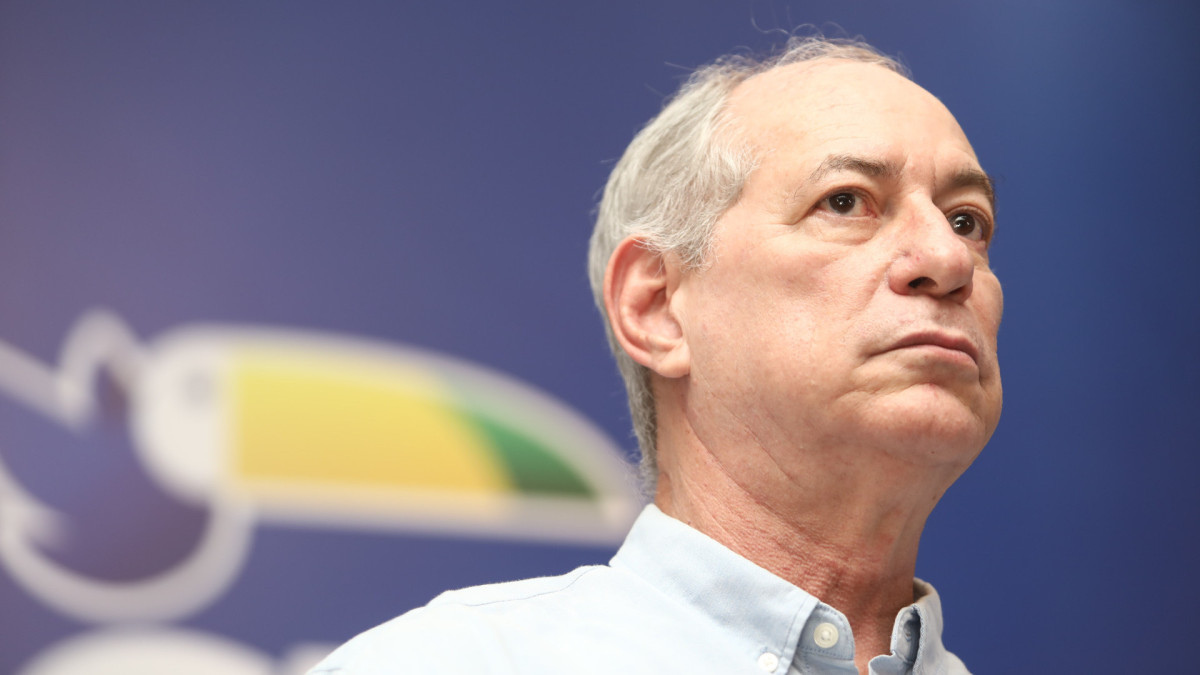Ex-ministro Ciro Gomes (PSDB) falou sobre a possibilidade de apoiar a pré-candidatura do senador Flávio Bolsonaro (PL) na eleição presidencial deste ano