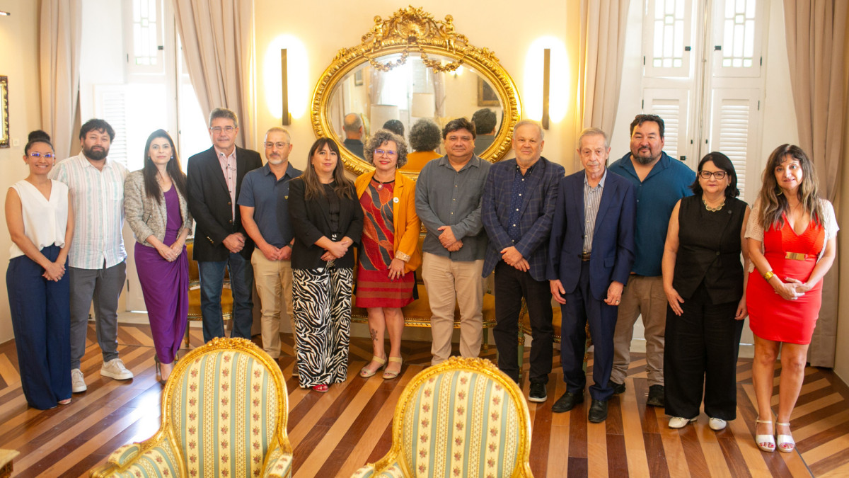 Comitiva da Universidade do Atacama visitou UFC na quinta-feira, 22, para assinatura do termo de colaboração; instituição chilena também firmou acordo com Uece