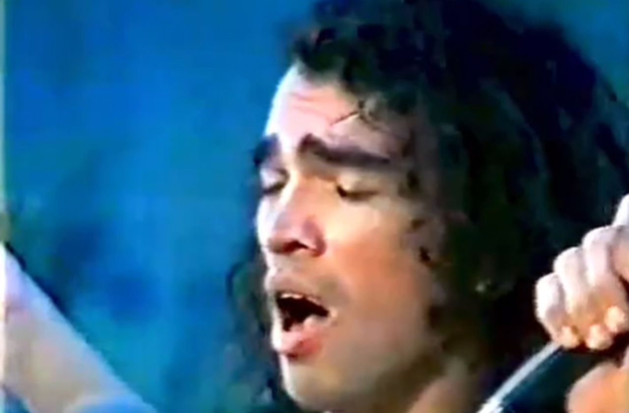 <p>Paralelamente a isso, Edson Cordeiro começou a cantar nas ruas de São Paulo, na Barão de Itapetininga. Uma experiência que lhe deu contato direto com o público.</p>
