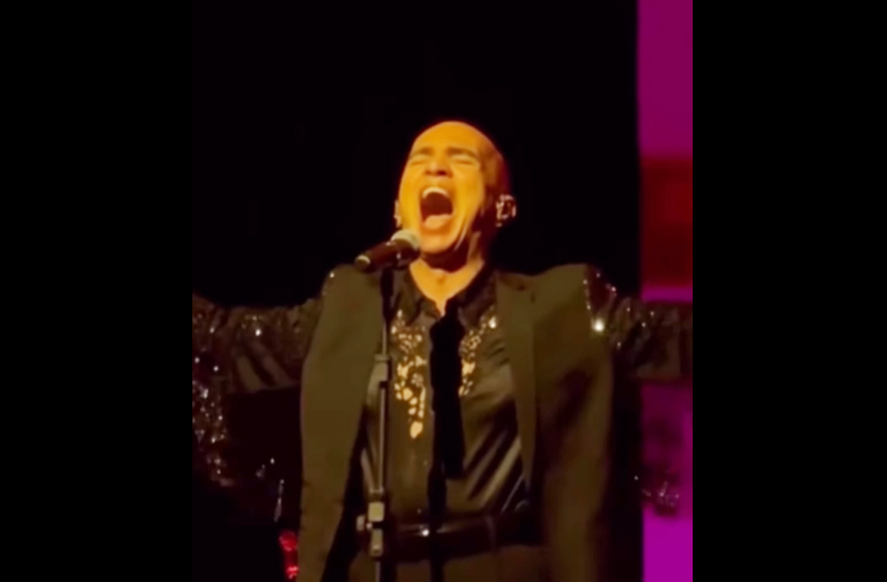 <p>Segundo Edson, incomodou ler na mídia que “aos 58 anos ainda exibe voz notável”. Para ele, esse tipo de leitura associa juventude à potência artística, restringe a arte aos jovens e trata a maturidade como desgaste.</p><?php if (strpos(site('ds_site_link'), '/apostas') === false): ?>
    </div>

    <div class=