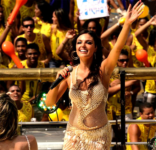 <p>Em 2013, ela interpretou Sereia, uma cantora baiana de axé que é assassinada durante o Carnaval na série “O Canto da Sereia”. Para este papel, a atriz aprendeu a cantar e se inspirou em Ivete Sangalo.</p>
