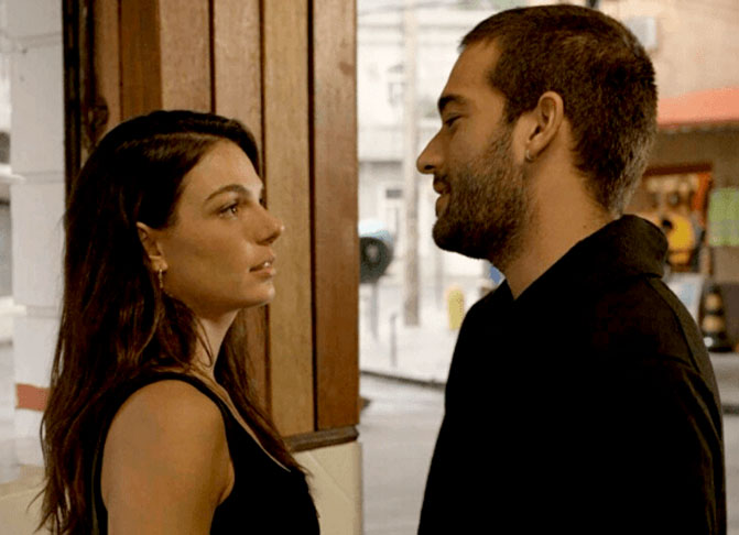 <p>A novela “Amor de Mãe” contou com Isis dando vida à enfermeira Betina. A novela, que começou em 2019, foi interrompida por causa da pandemia de Covid-19. Quando voltou, a personagem surgiu atuando na linha de frente no combate à doença.</p>
