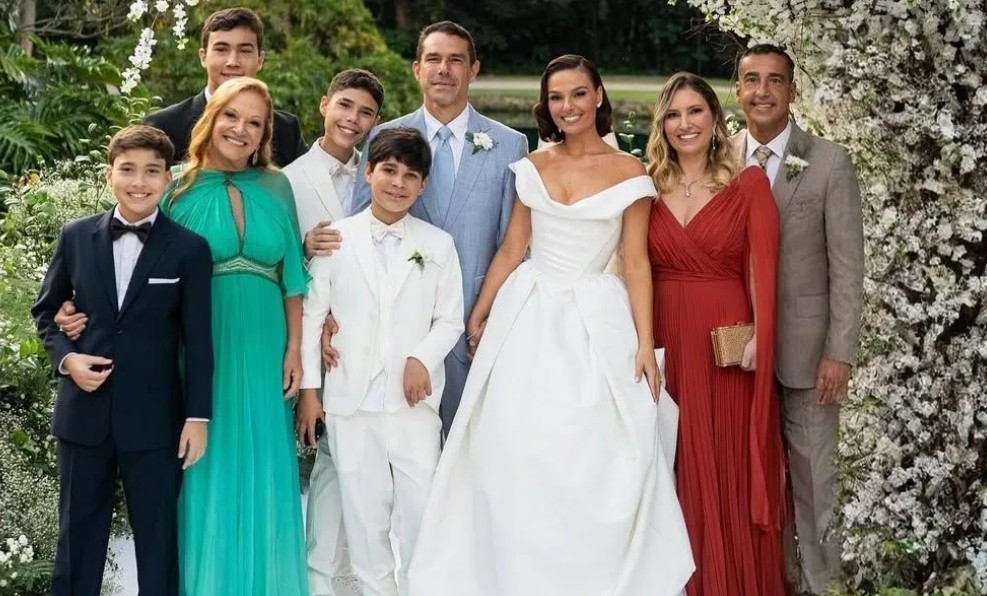 <p>No dia 03/05/2025, aos 38 anos, Isis Valverde  oficializou a união com o empresário Marcus Buaiz, 45, em cerimônia realizada na cidade de Jarinu, no interior de São Paulo.</p><?php if (strpos(site('ds_site_link'), '/apostas') === false): ?>
    </div>

    <div class=