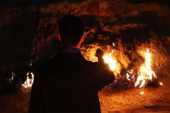 <p>O zoroastrismo, uma das religiões mais antigas do mundo, venerava o fogo como um elo entre o humano e o sagrado.</p><?php if (strpos(site('ds_site_link'), '/apostas') === false): ?>
  </div>

  <div data-type=