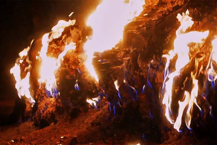 <p>Para civilizações antigas, porém, o fogo eterno não era apenas um fenômeno natural, mas uma manifestação divina.</p><?php if (strpos(site('ds_site_link'), '/apostas') === false): ?>
    </div>

    <div class=