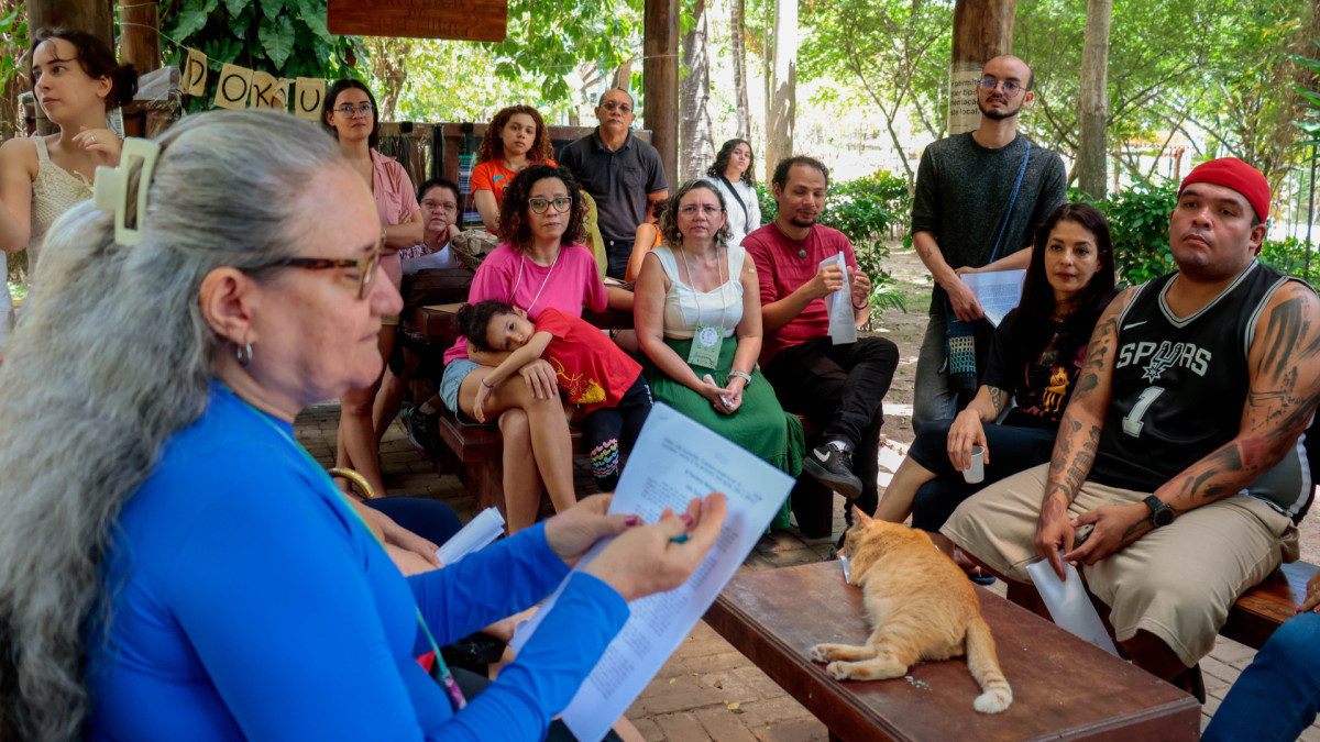 Encontro Leituras na Pra&ccedil;a, no Parque do Coc&oacute;, projeto de extens&atilde;o da Universidade Federal do Cear&aacute; (UFC) com o objetivo de incentivar a leitura e as atividades socioculturais nos espa&ccedil;os p&uacute;blicos