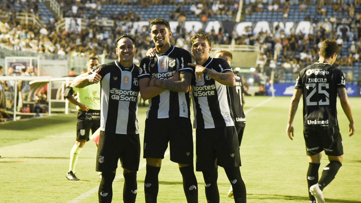 Ceará contou com Pedro Gilmar (meio) para abrir o placar no PV diante do Ferroviário