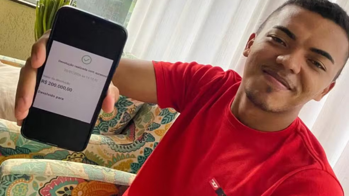 Estudante devolve PIX de R$ 200 mil após engano de empresário
