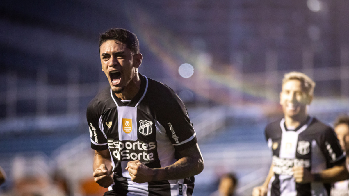 ZAGUEIRO Pedro Gilmar abriu a goleada