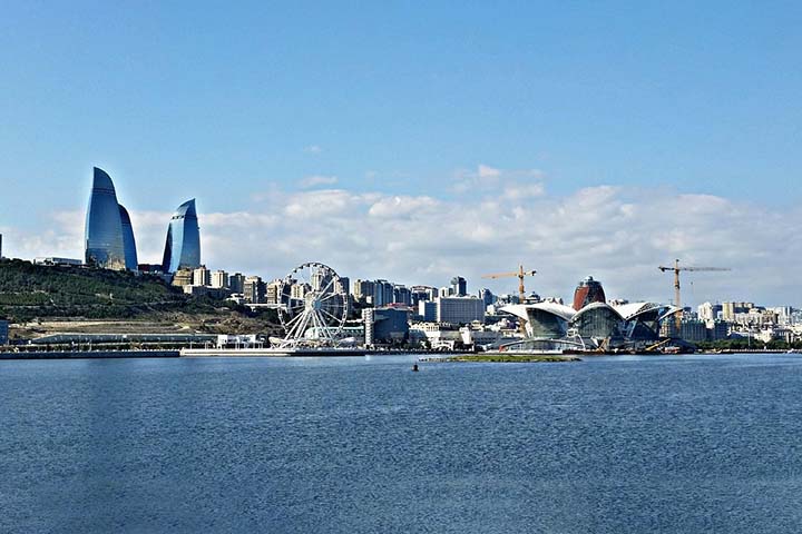 <p>Desde então, o país se desenvolveu rapidamente, especialmente devido às suas vastas reservas de petróleo e gás natural, que impulsionaram a economia.</p>
