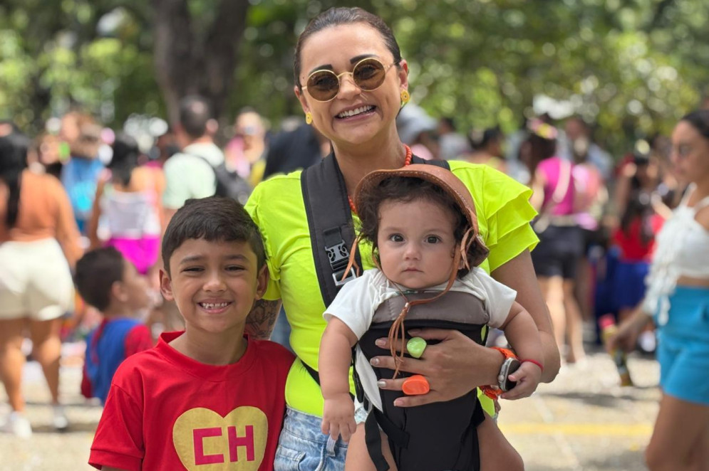 Nat&aacute;lia Albuquerque e os filhos Lucas e Pedro