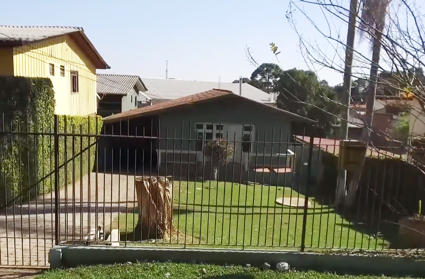 <p>Casa de Paulo Leminski (Curitiba, PR): O local celebra a vida e obra do poeta paranaense. Abriga milhares de livros, objetos pessoais e promove atividades literárias. Um ponto de encontro entre poesia, memória e cultura urbana.</p>
