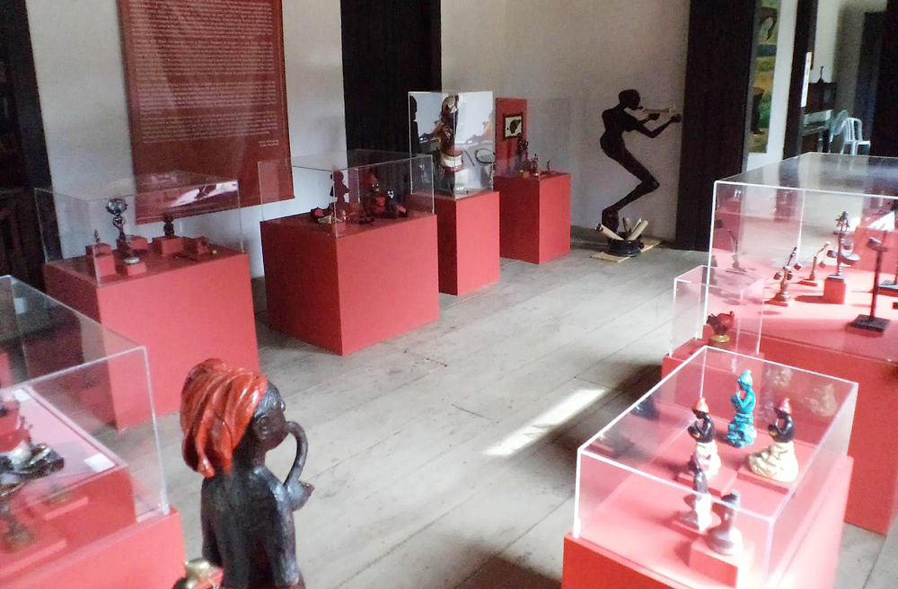 <p>Casa de Monteiro Lobato (Taubaté, SP): O Sítio do Picapau Amarelo é hoje um museu interativo que celebra a obra infantil de Monteiro Lobato. O espaço recria cenários dos livros, como a cozinha de Tia Nastácia e o laboratório do Visconde de Sabugosa, além de exibir objetos pessoais e edições raras.</p>
