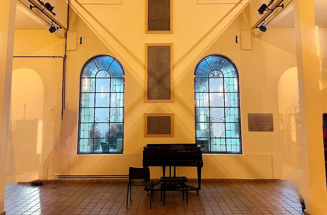 <p>Casa de Oswald de Andrade (São Paulo, SP): A residência de Oswald é hoje sede de eventos literários e artísticos que celebram o espírito irreverente do autor. O acervo inclui cartas, manuscritos e objetos que remetem ao Manifesto Antropofágico e à vanguarda modernista.</p>
