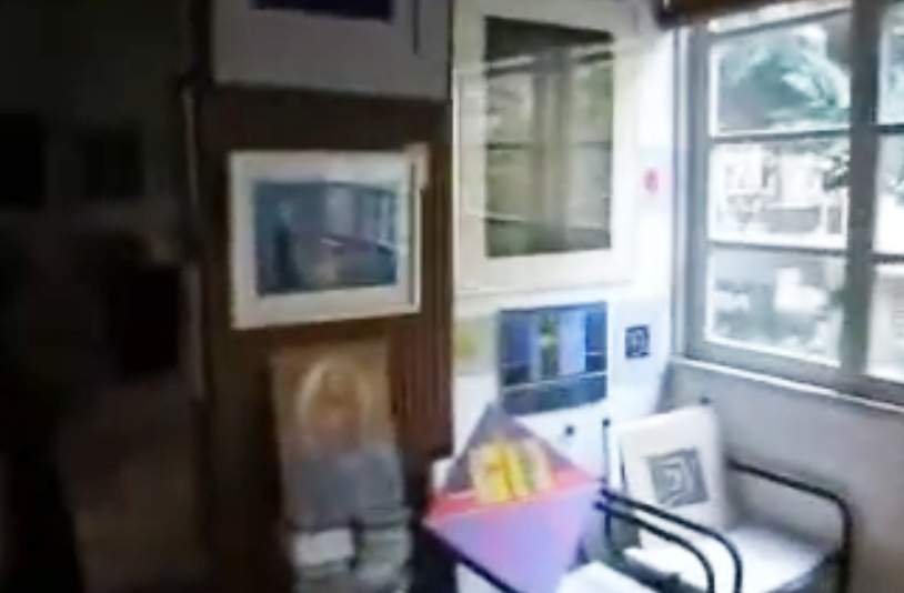 <p>Casa de Ferreira Gullar (São Luís, MA): A casa natal de Gullar é mantida como espaço cultural que celebra sua poesia engajada e sua atuação política. O acervo inclui livros, fotos e objetos que revelam sua trajetória como poeta e crítico de arte.</p>
