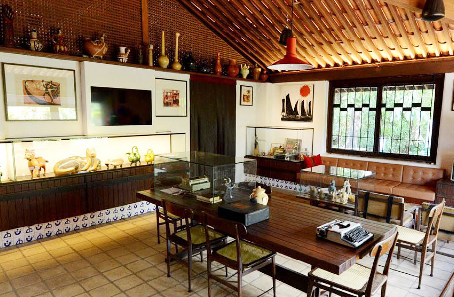<p>Casa do Rio Vermelho (Salvador, BA): A casa onde viveram Jorge Amado e Zélia Gattai foi ponto de encontro para diversos artistas e intelectuais. Hoje museu, reúne objetos pessoais, manuscritos, vídeos, áudios e ambientes preservados que revelam o legado literário do casal. Um jardim sensorial abriga as cinzas de ambos.</p><?php if (strpos(site('ds_site_link'), '/apostas') === false): ?>
    </div>

    <div class=