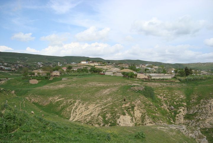 <p>No século 19, a região foi incorporada ao Império Russo, e, após um breve período de independência entre 1918 e 1920, tornou-se parte da União Soviética até 1991, quando declarou sua independência após a dissolução do bloco soviético.</p>
