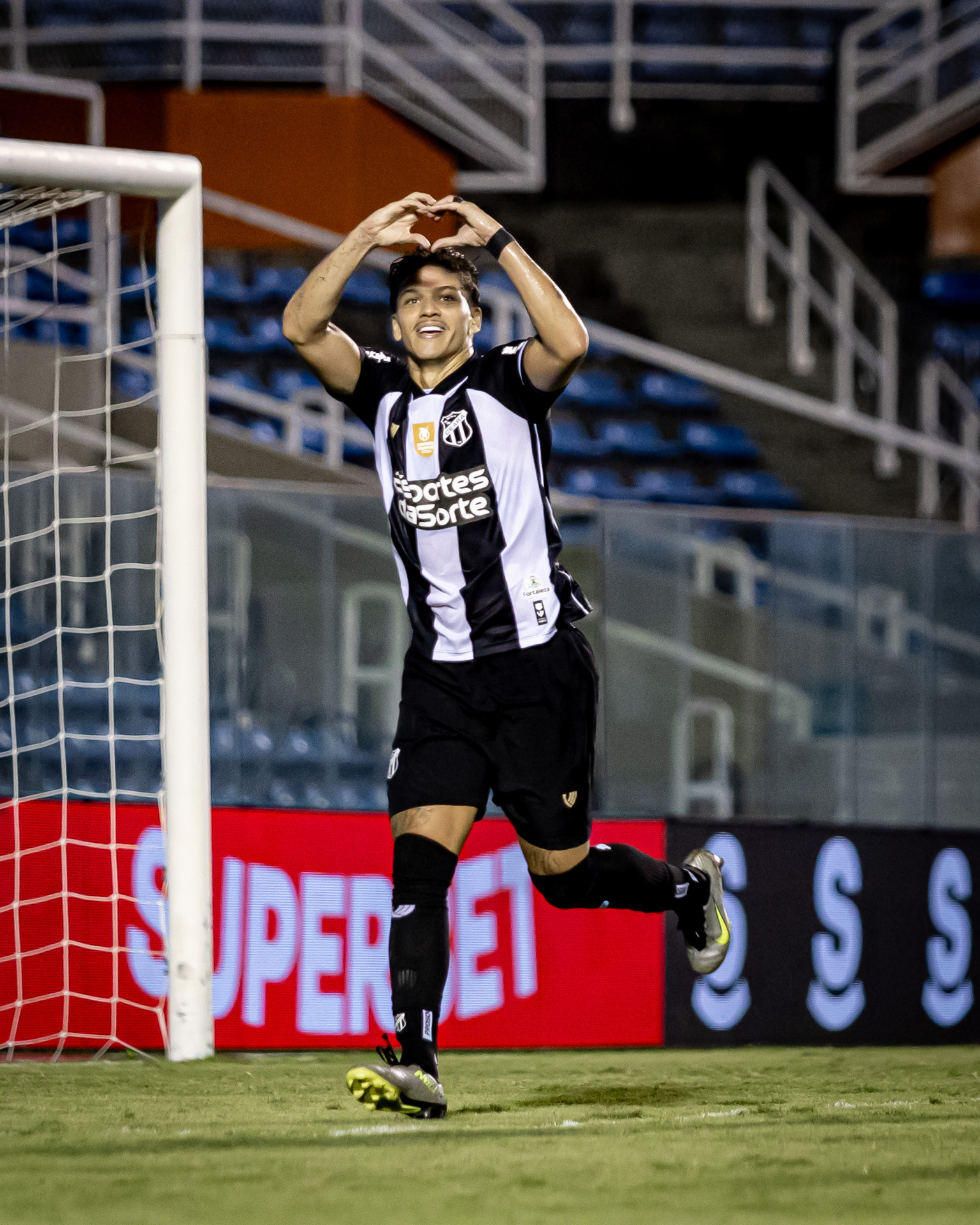 Lucca balançou as redes na goleada do Vovô sobre o Tubarão (Foto: Gabriel Silva/Ceará SC)