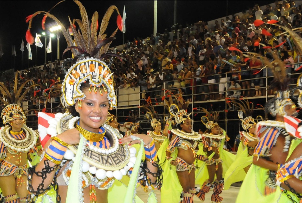 <p>Na capital do Espírito Santo, em Vitória, as agremiações desfilam pela Sambão do Povo, também conhecido como Complexo Walmor Miranda. Os desfiles acontecem exatamente uma semana antes das disputas em São Paulo e no Rio de Janeiro.</p>
