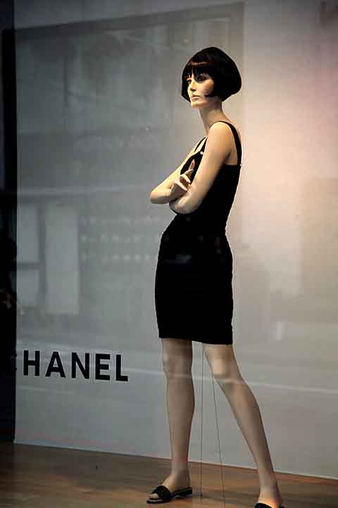 <p>Chanel defendia a elegância prática, que refletia a independência feminina em uma sociedade em transformação.</p>
