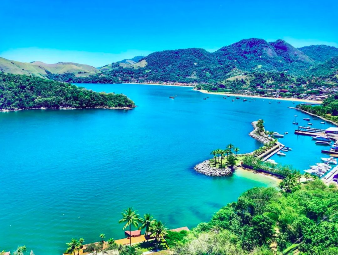 <p>Com uma população de 41.220 pessoas, a região costuma receber muitos visitantes da zona oeste do Rio e da Baixada Fluminense, principalmente nos fins de semana.</p>
