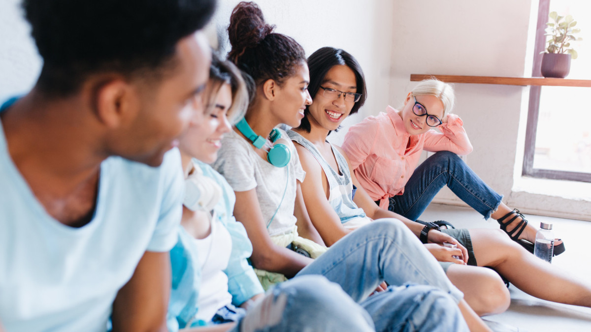 Pesquisa de Cambridge aponta caminhos para explicar o motivo de muitos casos de autismo só são reconhecidos na adolescência ou na vida adulta 