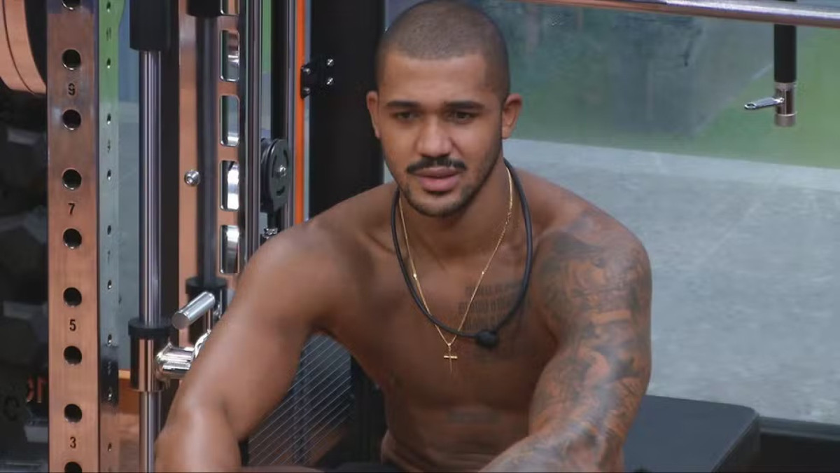 Matheus está sendo investigado por homofobia e internautas também apontam machismo e racismo; confira falas polêmicas 