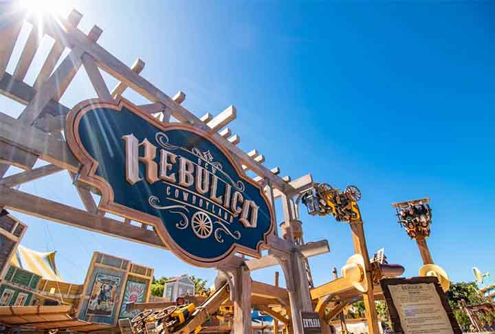 <p>O brinquedo Rebuliço faz parte da inauguração da primeira fase da área temática Cowboyland e é fabricado pela empresa italiana Zamperla, conhecida mundialmente por desenvolver diversas atrações para os mais corajosos.</p>
