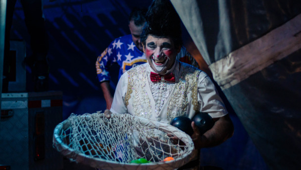 FORTALEZA, CE, BRASIL, 17-01-2026: Palha&ccedil;o Matraca. Vida circense, fomos contar com &eacute; a vida dos artitas nos bastidores e a prepara&ccedil;&atilde;o para o espet&aacute;culo. Circo Americano, que fica na Avenida Washington Soares. (Foto: Aurelio Alves / Jornal O POVO)