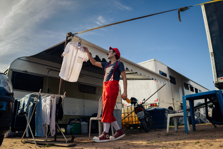 FORTALEZA, CE, BRASIL, 17-01-2026: Palha&ccedil;o Moroco. Vida circense, fomos contar com &eacute; a vida dos artitas nos bastidores e a prepara&ccedil;&atilde;o para o espet&aacute;culo. Circo Americano, que fica na Avenida Washington Soares. (Foto: Aurelio Alves / Jornal O POVO)