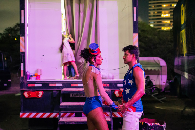 FORTALEZA, CE, BRASIL, 17-01-2026: Vida circense, fomos contar com &eacute; a vida dos artitas nos bastidores e a prepara&ccedil;&atilde;o para o espet&aacute;culo. Circo Americano, que fica na Avenida Washington Soares. (Foto: Aurelio Alves / Jornal O POVO)