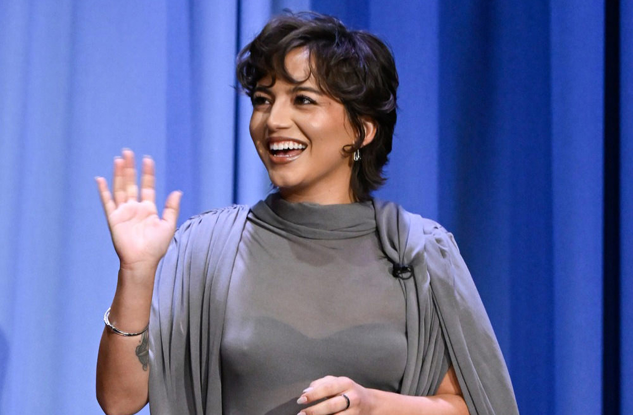 <p>A atriz também revela um lado fashionista em suas redes sociais e aparições públicas. Costuma compartilhar seus looks escolhidos para diferentes ocasiões e tapetes vermelhos. Além disso, mostra parte da preparação e estilo adotado nos eventos que participa.</p>
