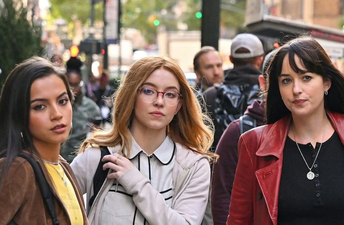 <p>Isabela Merced passou a dividir cenas com grandes estrelas de Hollywood, como Andy Garcia e Jason Momoa. Também atuou ao lado de Sydney Sweeney e Dakota Johnson em produções recentes. Com ambas, protagonizou “Madame Teia”, derivado das histórias ligadas ao universo do Homem-Aranha.</p>
