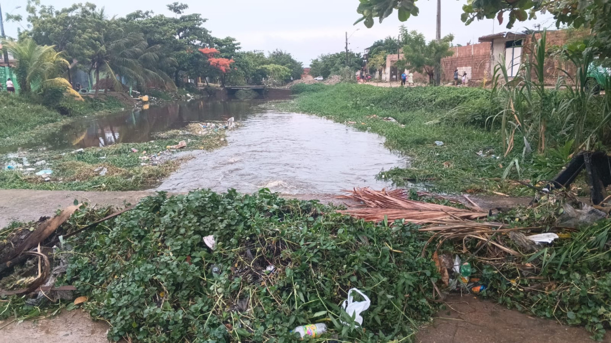Vítima de 15 anos estava nas proximidades do local do afogamento. A comunidade destacou que o rio estava com lixo e vegetação 