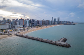 FORTALEZA, CE, BRASIL, 26-01-2026: Espigão do Nautico vista aerea. Aparecimento de mancha escura na Praia de Iracema, mas dessa vez não havia machas pois não houve chuvas, fotos para fazer comparação. (Foto: Aurelio Alves / Jornal O POVO)