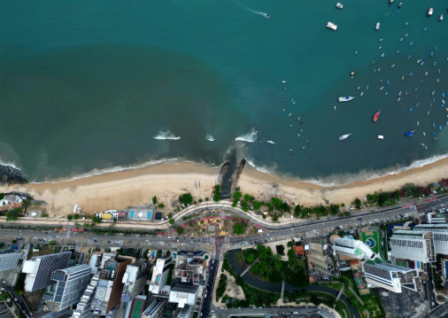 Mancha &eacute; registrada no mar da Praia do Mucuripe, em Fortaleza, nesta ter&ccedil;a-feira, 27