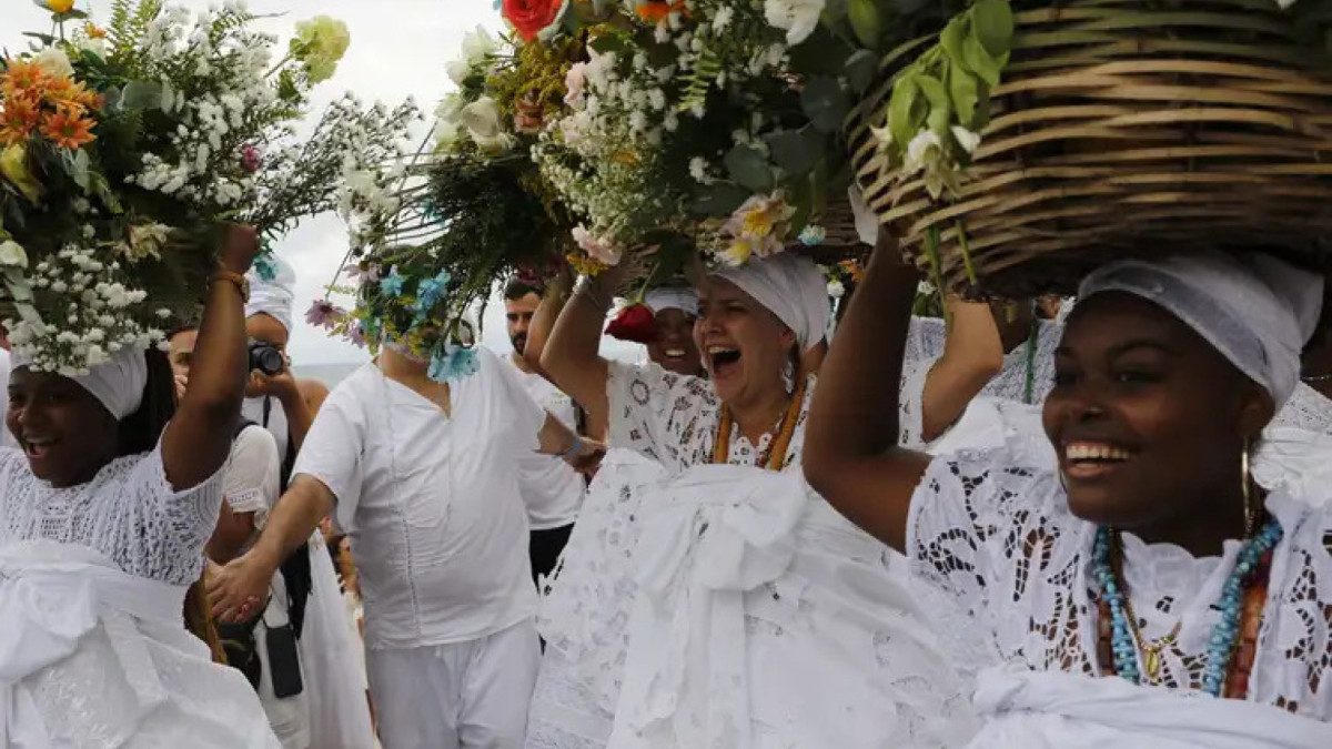 Entrega de presente e outras homenagens &agrave; Iemanj&aacute; s&atilde;o realizadas em Salvador, na Bahia; veja cronograma