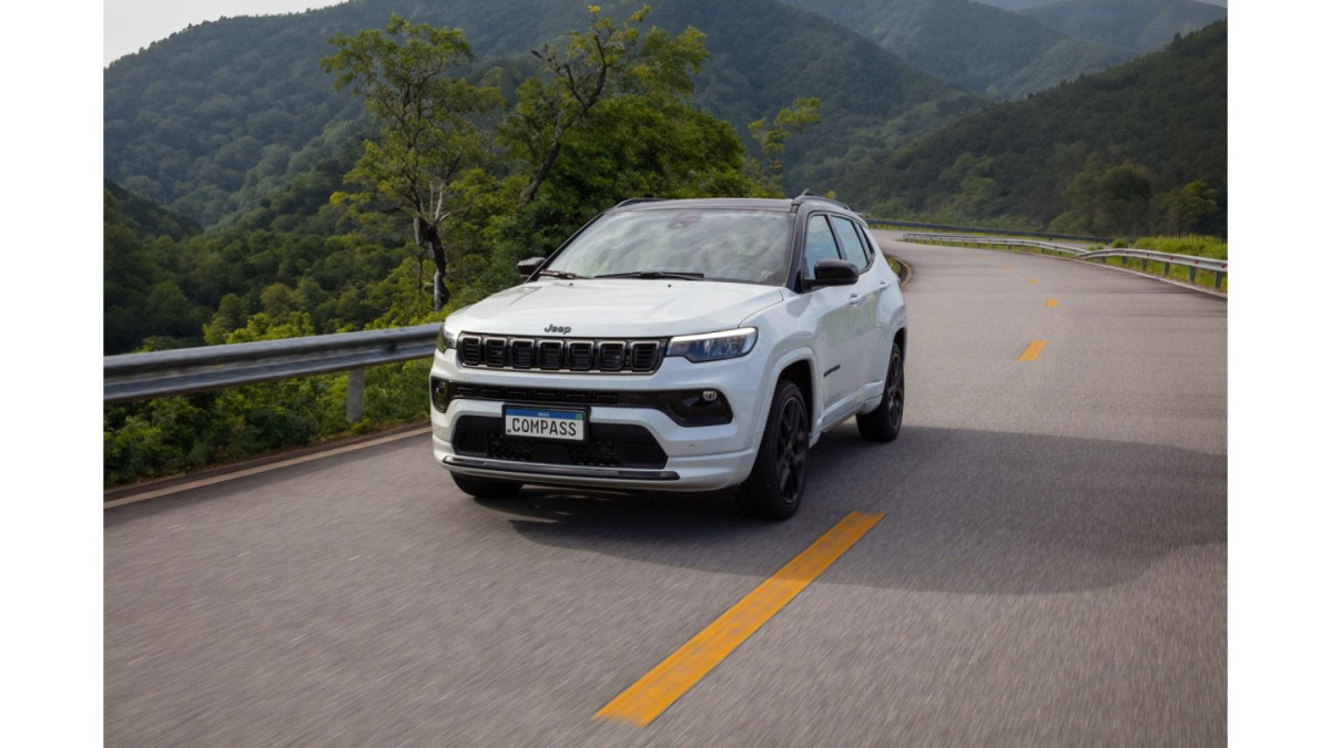 Jeep Compass chega com novo motor Hurricane Turboflex 2.0 na nova versão Blackhawk Flex 

