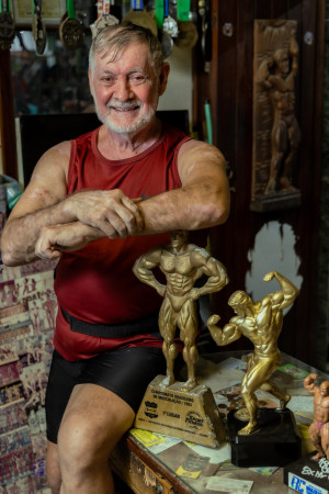 'Eu n&atilde;o tenho mais futuro. Eu tenho 74 anos. Tenho apenas passado e um pouco para continuar trabalhando. E fa&ccedil;o por amor. O atleta para mim &eacute; tudo'(Foto: FCO FONTENELE)