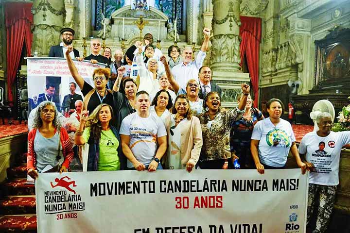 Na noite de 23 de julho de 1993, a igreja foi o centro de um dos episódios mais violentos e trágicos da história da cidade, conhecido como Chacina da Candelária.
